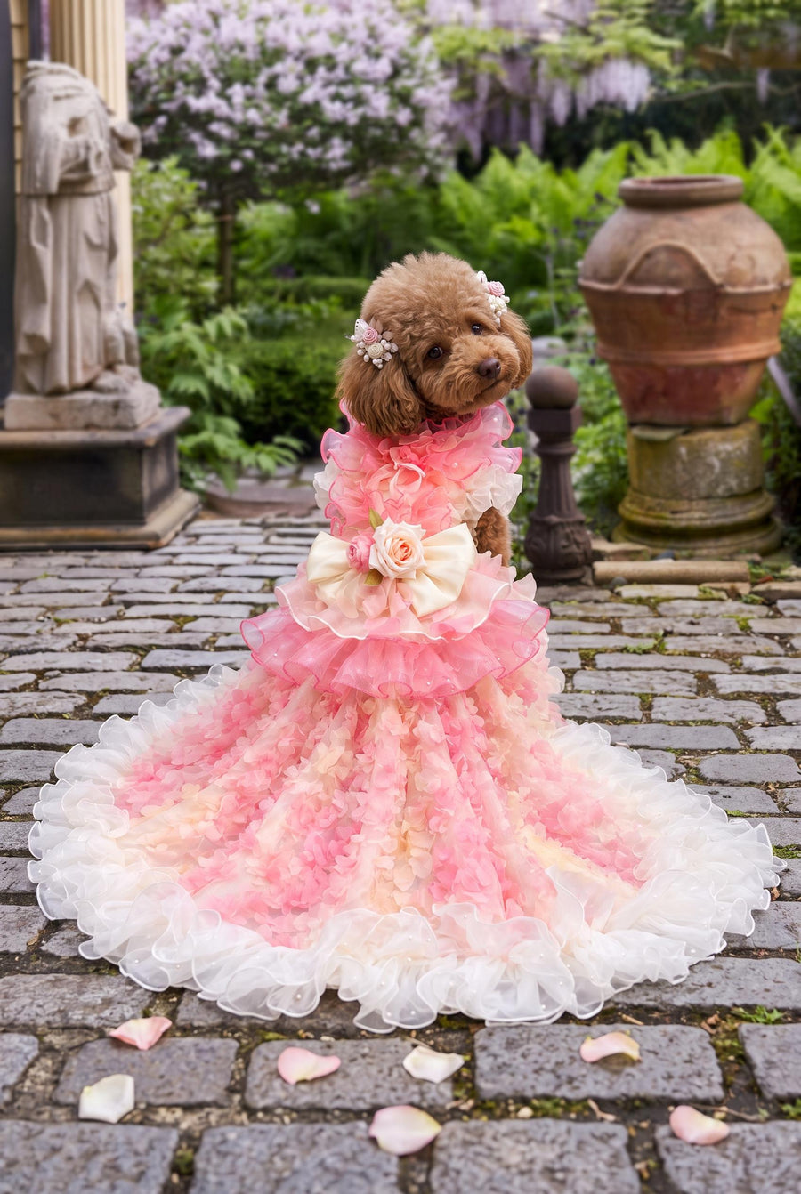 Vestido de boda rosa con pétalos de tono melocotón para perro con cola — imagen del producto 1 de 7